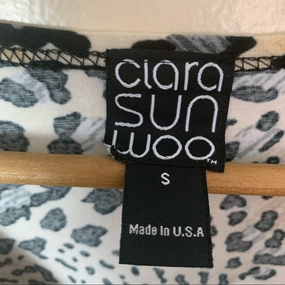 [Clara Sun Woo] Animal Print Long Sleeve V-neck Ruffle Top - Picture 4 of 7